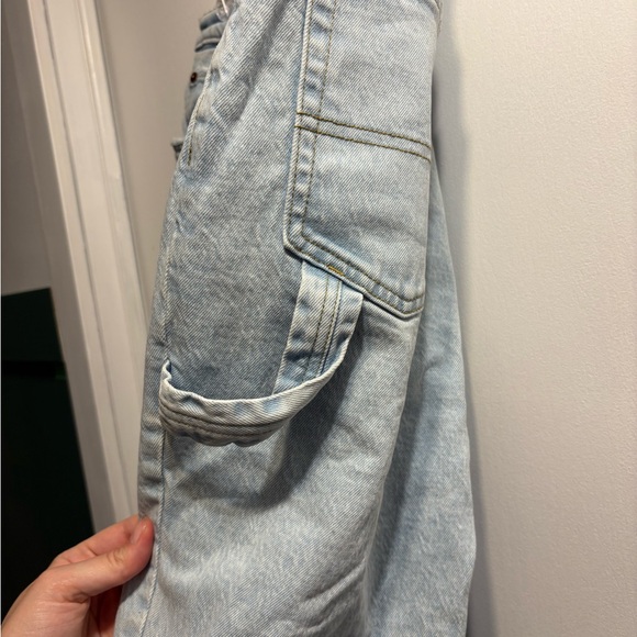 Abercrombie & Fitch Light Wash Cargo style Denim Jeans - Picture 2 of 4